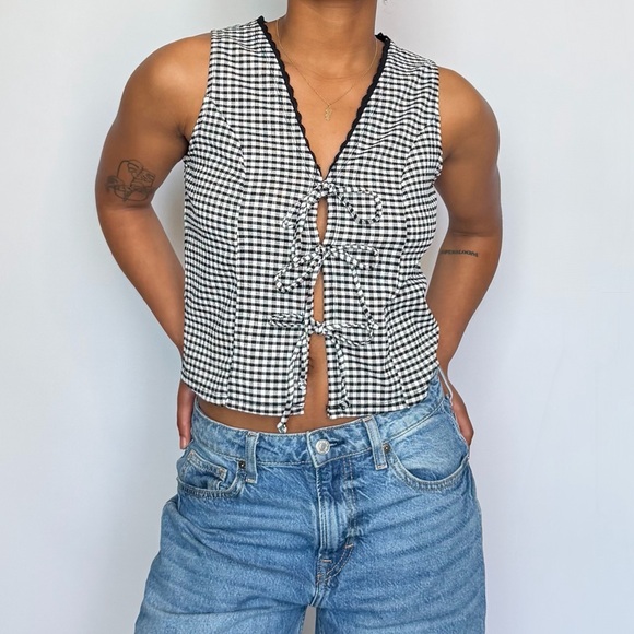 Frankee & Skylarr Tops - B&W Gingham Sleeveless Top